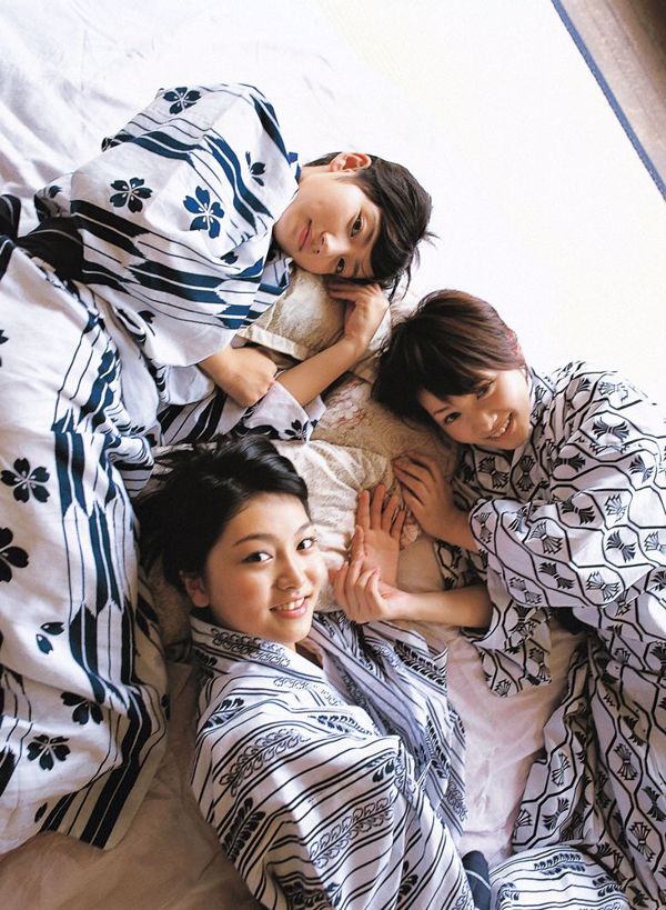Saaya Irie, Runa Okada, Risa Iguchi "mengejar" [YS Web] Vol.178