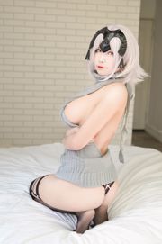 [网红Coser] Xuan-KaYa "Open Back Sweater"